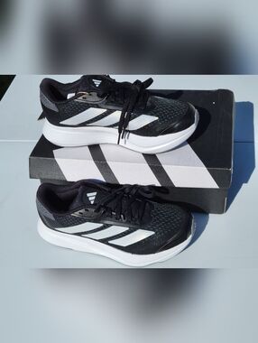 WOMENS 6W ADIDAS DURAMO SL 2 – BLACK/SILVER ATHLETIC SHOE – NEW IN BOX